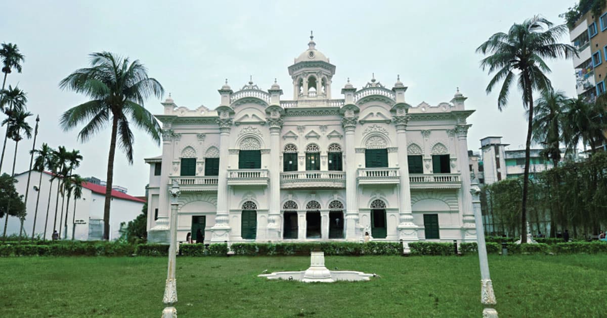 স্থাপত্য আর ইতিহাসের মিলনস্থল রোজ গার্ডেন প্যালেস