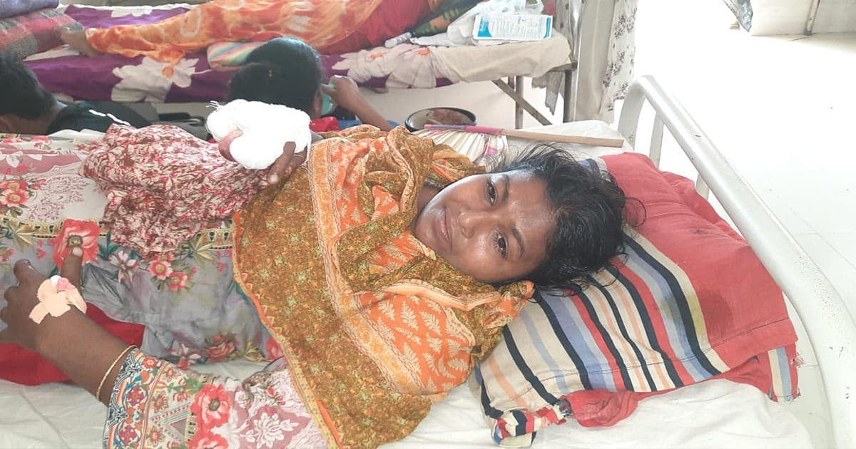 প্রতিবেশীর পাওনা টাকার কোন্দলে আঙ্গুল গেল গৃহবধূর