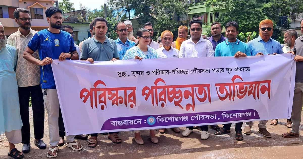পুকুর পরিষ্কার-পরিচ্ছন্নতায় স্বস্তিতে এলাকাবাসী