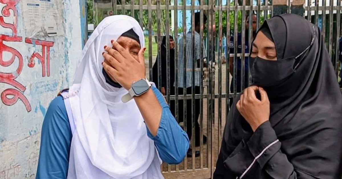কার ভুলে শিক্ষার্থীর চোখে জল?