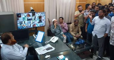 বরিশালে নতুন স্বাস্থ্য পরিচালককে কক্ষে তালা দিলেন শিক্ষার্থীরা