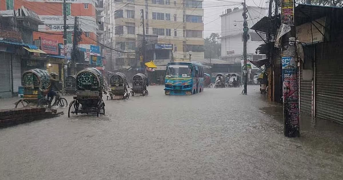 চট্টগ্রামে ৩৩০ মিলিমিটার বৃষ্টি, নগরজুড়ে জলাবদ্ধতা
