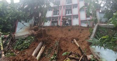 পাহাড়ধসের চরম ঝুঁকিতে লামার চাম্বি কলেজ ভবন