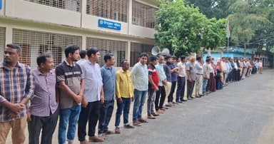 তেঁতুলিয়ায় ইউএনও’র বিরুদ্ধে মিথ্যা অভিযোগের প্রতিবাদে বিক্ষোভ