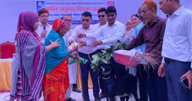 রাজশাহীতে প্রতিবন্ধী ও দুঃস্থদের মাঝে মানবিক সহায়তা বিতরণ
