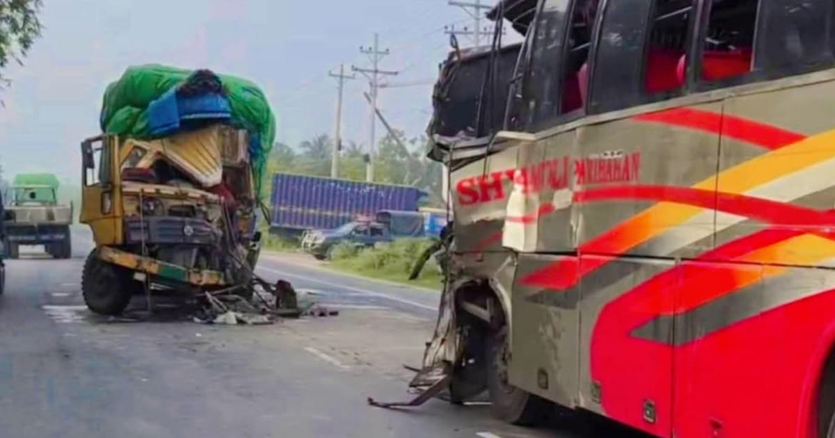 কুষ্টিয়ায় বাস-ট্রাক মুখোমুখি সংঘর্ষ, নিহত ১