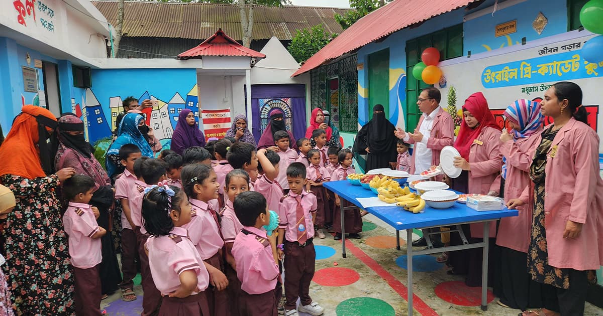 শিবচরে শিশু শিক্ষার্থীদের নিয়ে ফল উৎসব