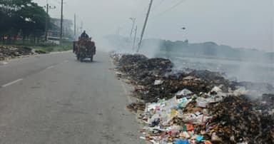 ভোলা-চরফ্যাশন মহাসড়কের পাশে ময়লার ভাগাড়, ভোগান্তিতে মানুষ