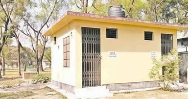 গংগাচড়ায় ৯ লাখ টাকার গণশৌচাগার তালাবদ্ধ, দুর্ভোগে মানুষ