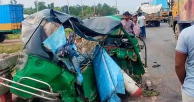 মাধবপুরে সড়ক দুর্ঘটনায় তিনজন আহত