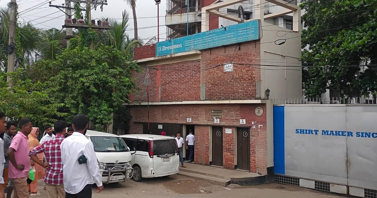 পোশাক কারখানায় পানি পানে শতাধিক শ্রমিক অসুস্থ, হাসপাতালে ভর্তি