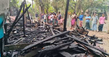 শরণখোলার গাবতলা বাজারে অগ্নিকাণ্ড