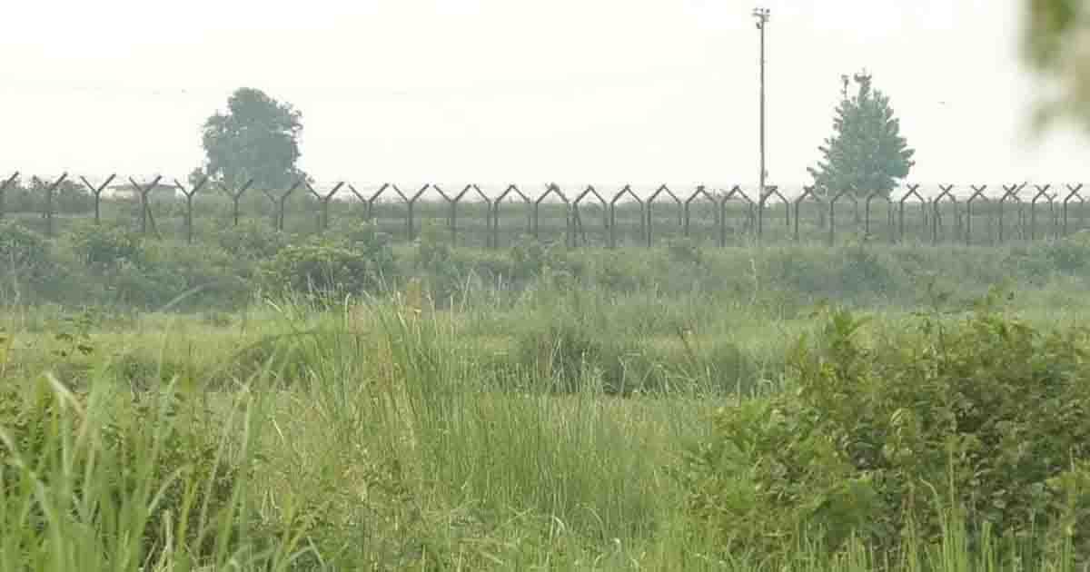 নওগাঁ সীমান্তে বিএসএফের পুশইন চেষ্টা ব্যর্থ, শূন্যরেখায় আটকা ৯ জন