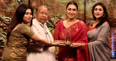 নর্থ-সাউথ গ্রুপের ব্রান্ড অ্যাম্বাসেড অপু বিশ্বাস পেলেন স্বর্ণের কলস