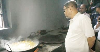 কুষ্টিয়ায় হাসপাতালে আকস্মিক পরিদর্শনে স্বাস্থ্যমন্ত্রী