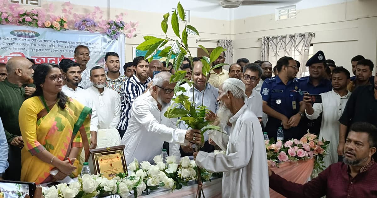 খাদ্য উৎপাদনে কৃষকদের অবদান অপরিসীম