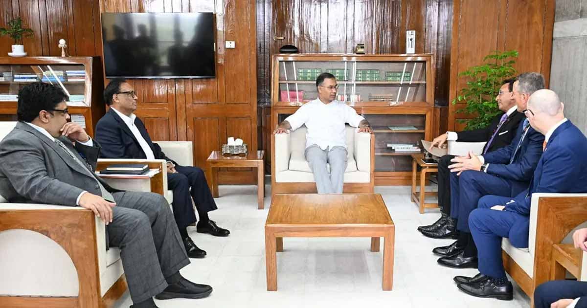 সাশ্রয়ী স্মার্টফোন ও ইন্টারনেট সেবার আহ্বান প্রধানমন্ত্রীর