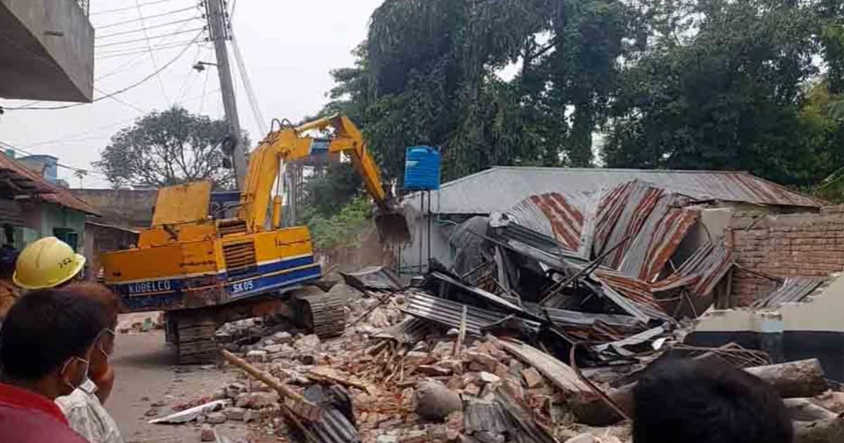 সৈয়দপুরে রেলের অবৈধ স্থাপনায় উচ্ছেদ অভিযান শুরু