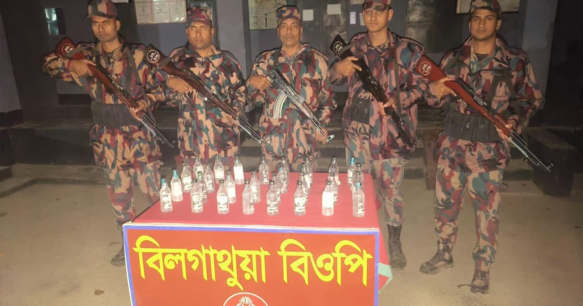 বিজিবির বিশেষ অভিযানে বিপুল পরিমাণ চকলেট বাজি ও মদ জব্দ