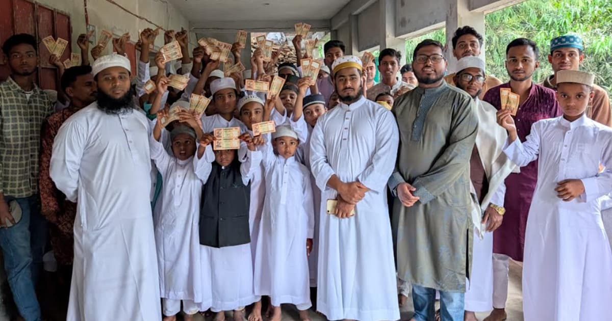 বেড়ায় শিক্ষার্থীদের মুখে হাসি ফোটালো ‘শিক্ষার্থী সহযোগিতা সংগঠন’