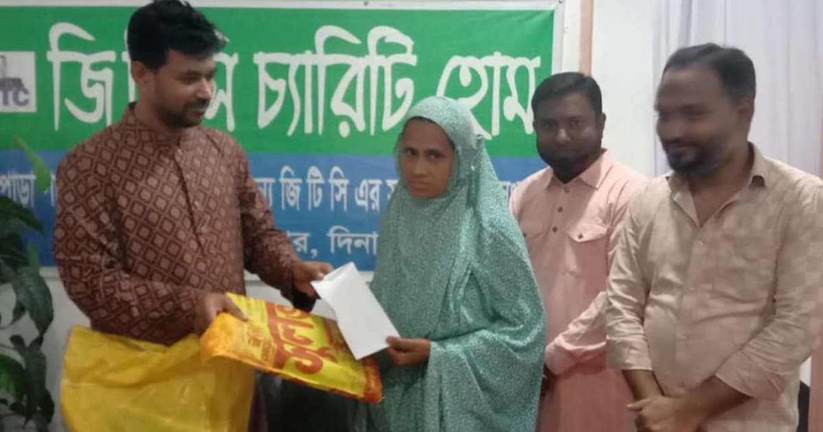 মধ্যপাড়ায় অসহায়দের মাঝে ঈদ সামগ্রী ও নগদ অর্থ প্রদান