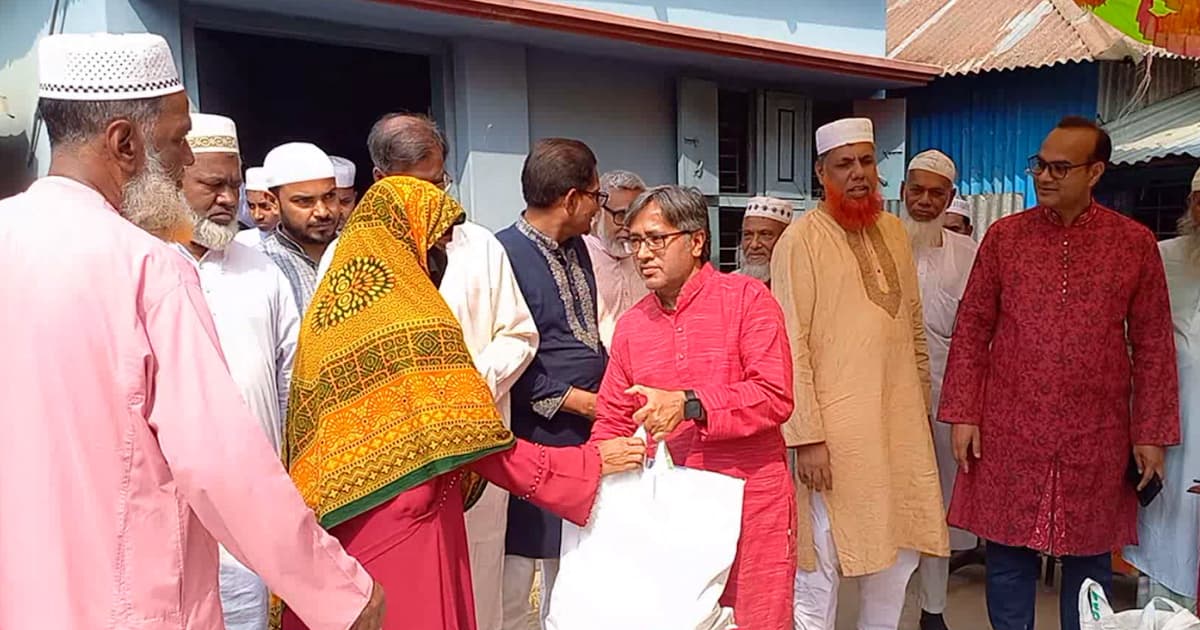 দুই শতাধিক দুস্থ পরিবারের মুখে হাসি ফোটালো সাঁথিয়া সমিতি