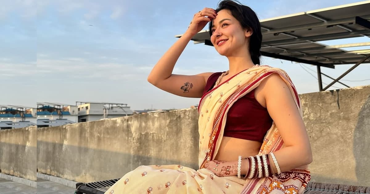 ভিন্ন লুকে হানিয়া আমির