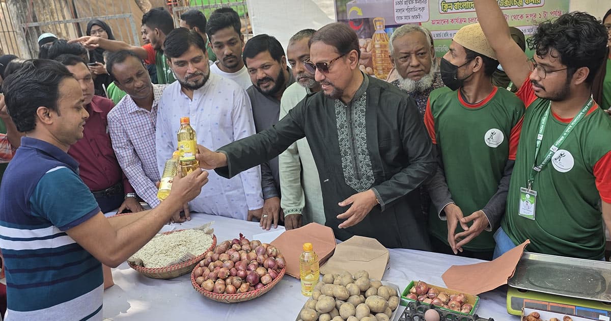 প্লাস্টিক জমা দিলেই মিলবে ‘রমজানের বাজার’