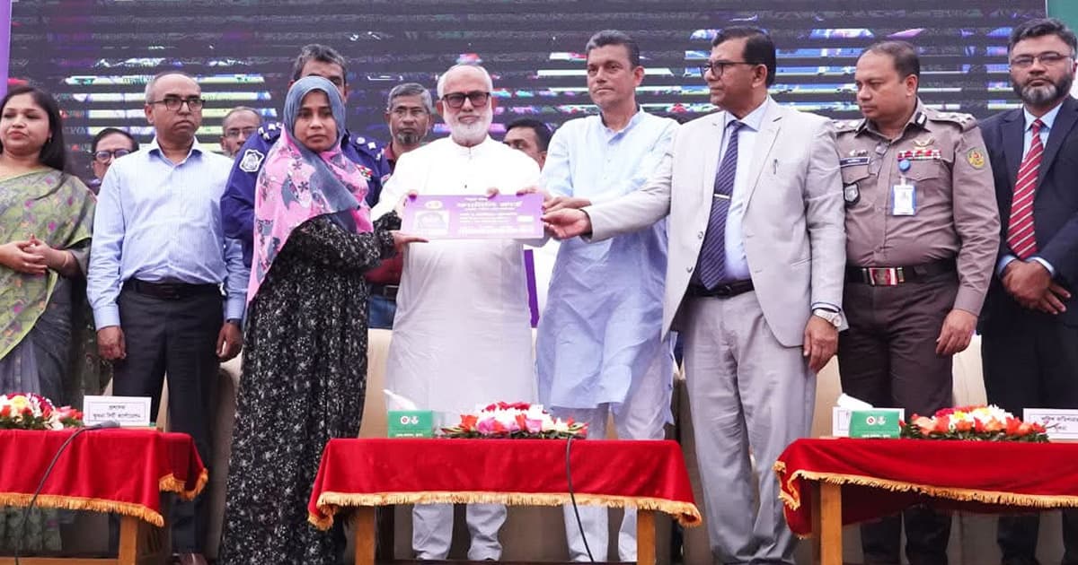 খুলনায় পাঁচ হাজার ২৭৫ উপকারভোগীদের মাঝে ফ্যামিলি কার্ড বিতরণ