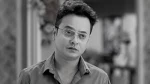 তার প্রথম চলচ্চিত্র ছিল রণজিৎ রায় পরিচালিত প্রবাল রঙের আলো ।