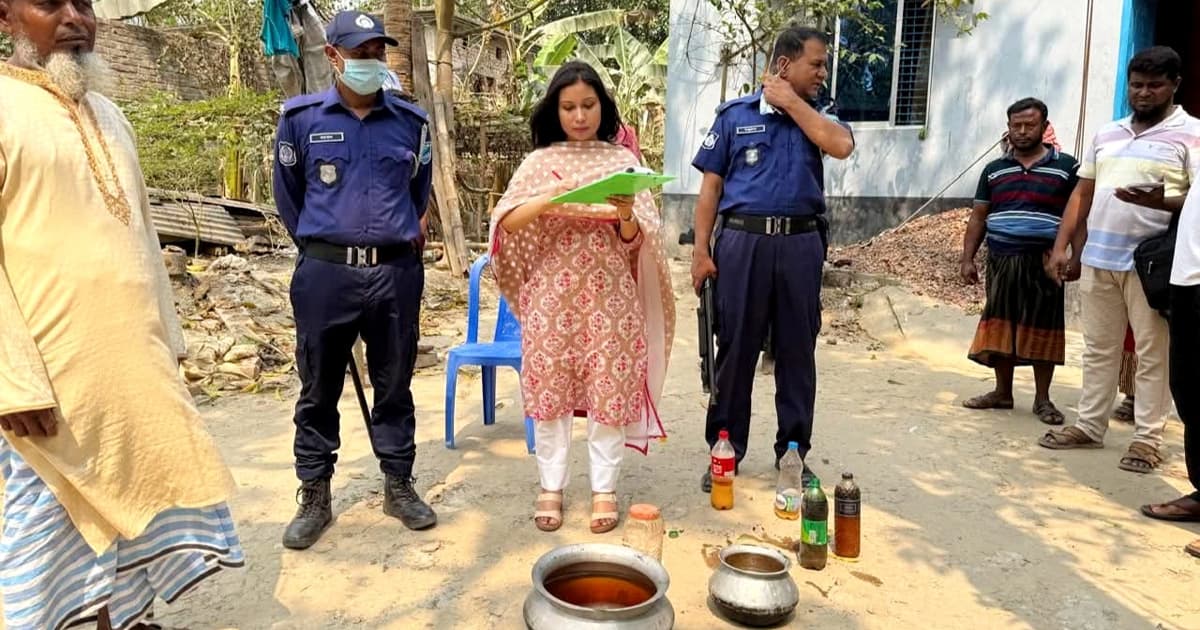 সদরপুরে ভেজাল মধু তৈরি, ব্যবসায়ীকে জরিমানা