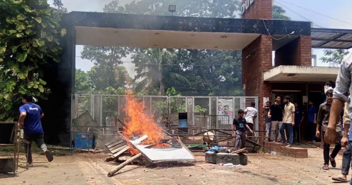 ডুয়েটে উপাচার্য নিয়োগ নিয়ে দফায় দফায় সংঘর্ষ, ক্যাম্পাস রণক্ষেত্র