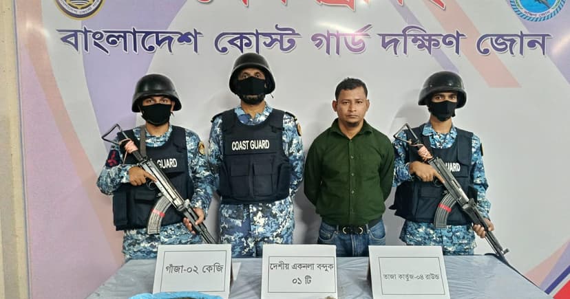 ভোলায় আগ্নেয়াস্ত্র ও গাঁজাসহ কুখ্যাত সন্ত্রাসীকে আটক