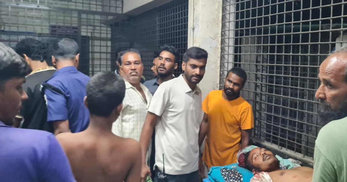 ‘ধর্ম ছেলে’র প্রেম নিয়ে বিরোধ, সংঘবদ্ধ হামলায় বাবা-ছেলে জখম