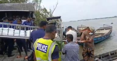 সুন্দরবনে গুলিতে নিহত জেলের লাশ পুলিশ পাহারায় দাফন