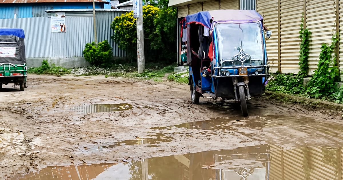 সিংগাইরে রাস্তার বেহাল দশায়  জনদুর্ভোগ চরমে