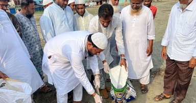 বাউফলে কোরবানির হাটের বর্জ্য অপসারণে ড. মাসুদ এমপি