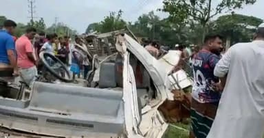কিশোরগঞ্জে গরুবাহী পিকআপ দুর্ঘটনায় নিহত ১, আহত ৩
