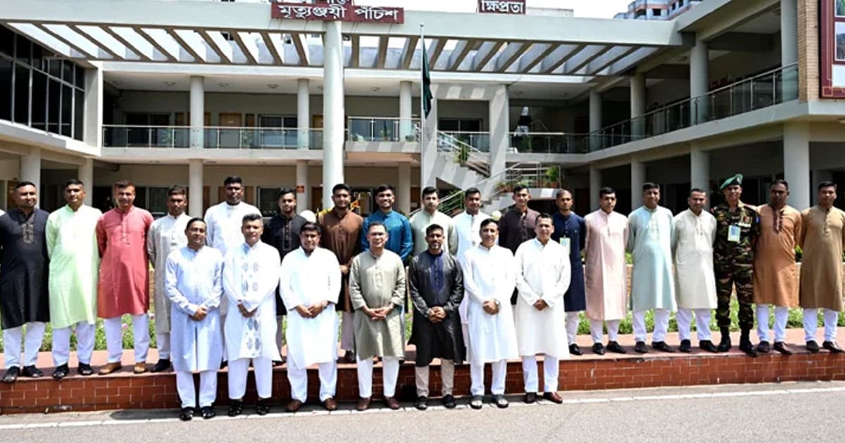 সেনা সদস্যদের সঙ্গে প্রধানমন্ত্রীর ঈদ আনন্দ