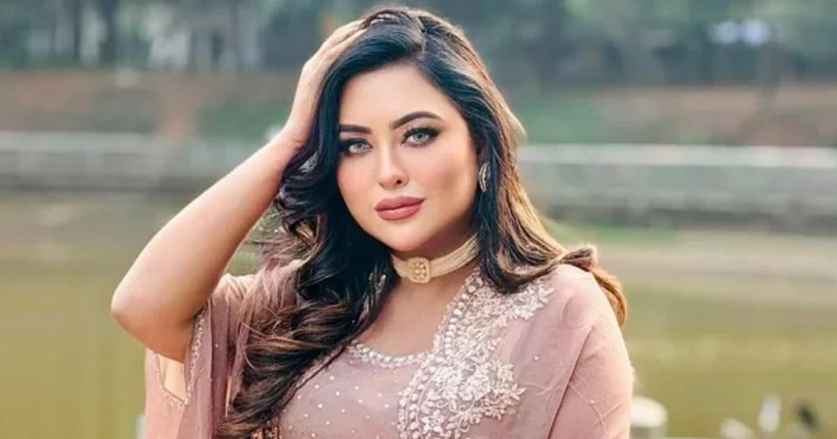 এফডিসি থেকে তানহা তাসনিয়ার মোবাইল চুরি