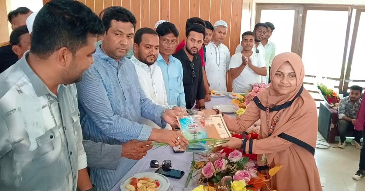 আড়াইহাজারে জুনিয়র বৃত্তিপ্রাপ্তদের সংবর্ধনা