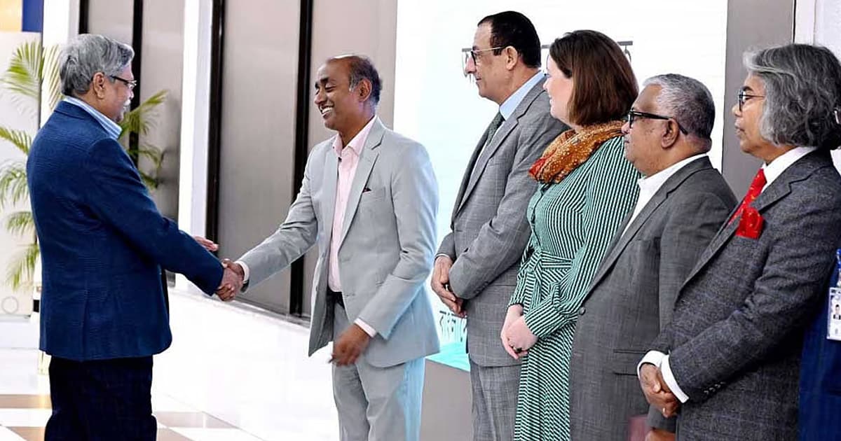 চিকিৎসা শেষে দেশে ফিরেছেন রাষ্ট্রপতি