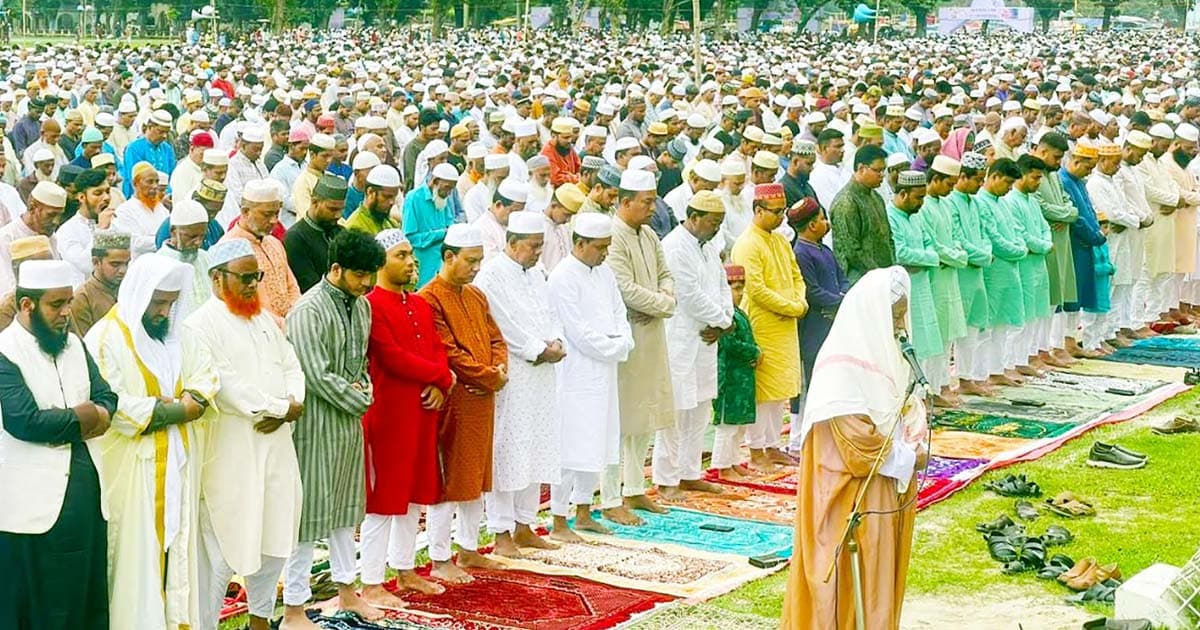 দিনাজপুরে গোর-এ-শহীদ ময়দানে ঈদুল আজহার জামাত অনুষ্ঠিত
