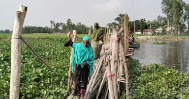 বুড়াইল নদীতে স্থায়ী সেতুর দাবি দুই গ্রামবাসীদের