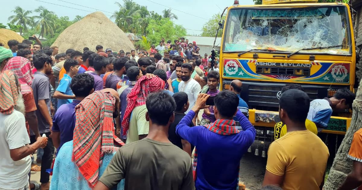 গুরুদাসপুরে ট্রাকচাপায় মোটরসাইকেল আরোহী নিহত, আহত-১