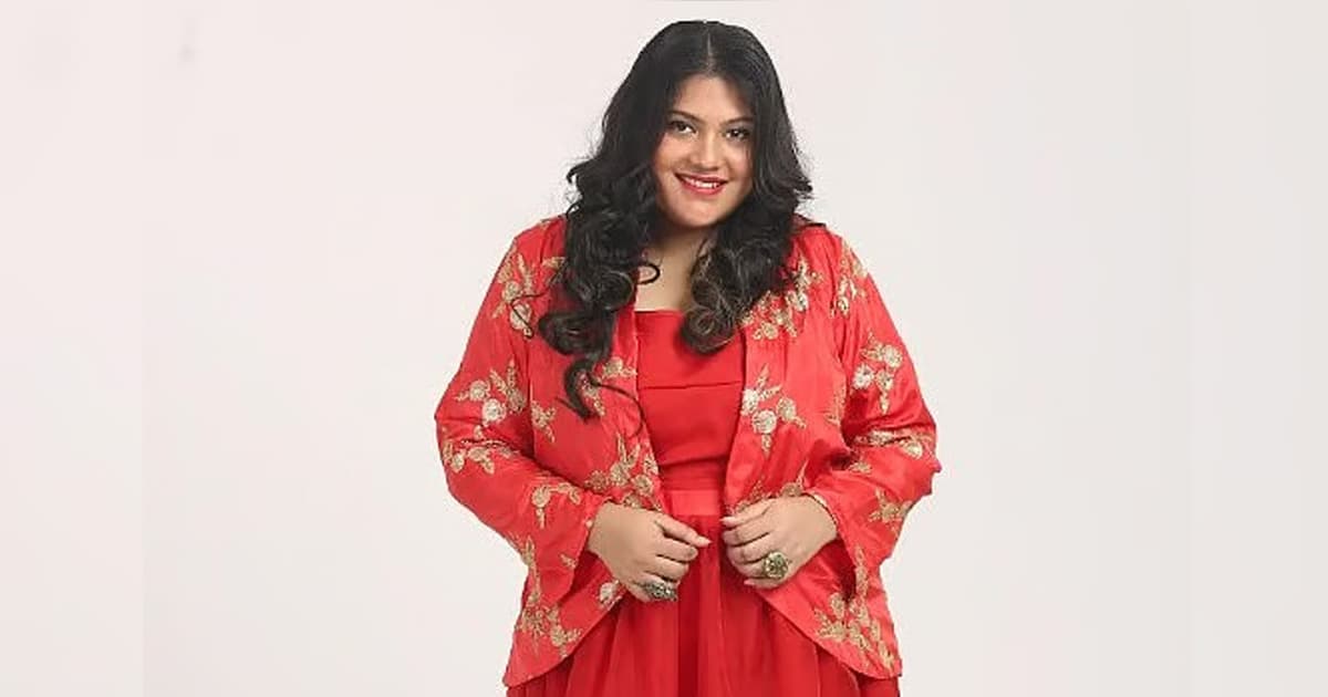 নিথর দেহে দেশে ফিরছেন কারিনা কায়সার, জানাজা সন্ধ্যায়
