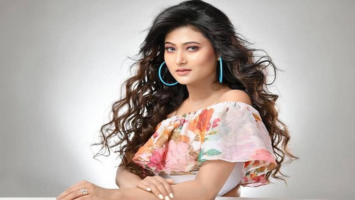 জন্মদিনে ধরা দিলেন অধরা