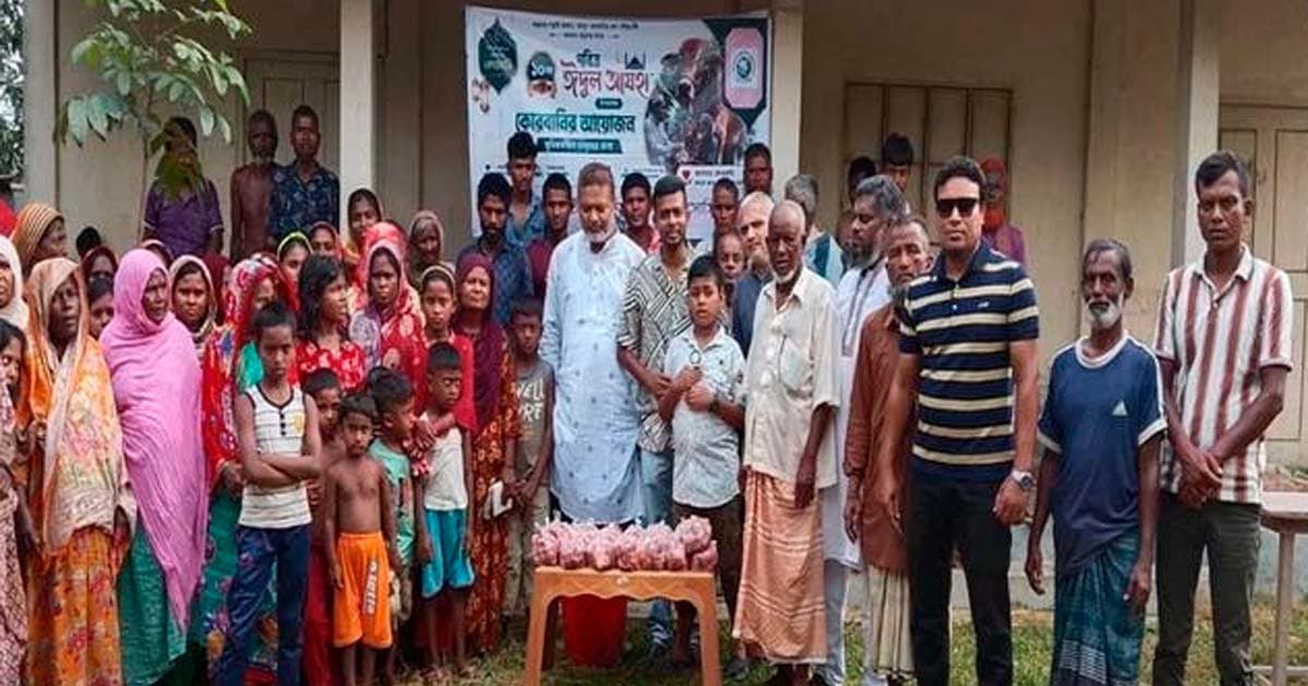পার্বতীপুরে ১৪০ পরিবারের মধ্যে কোরবানির মাংস বিতরণ