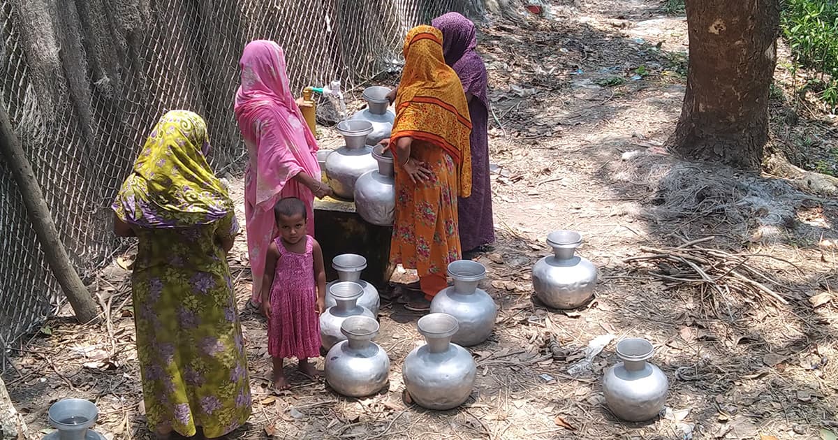 উপকূলের মানুষ খুঁজছে এক ফোঁটা বিশুদ্ধ পানি