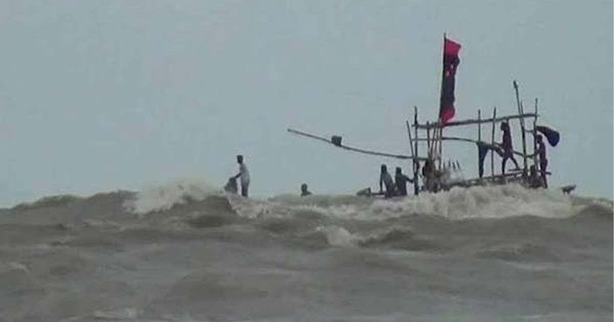 রাঙ্গাবালীতে বুড়াগোরাঙ্গ নদীতে ট্রলারডুবি, ৪ জেলে উদ্ধার